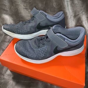 Nike Revolution 4 - kids size 2